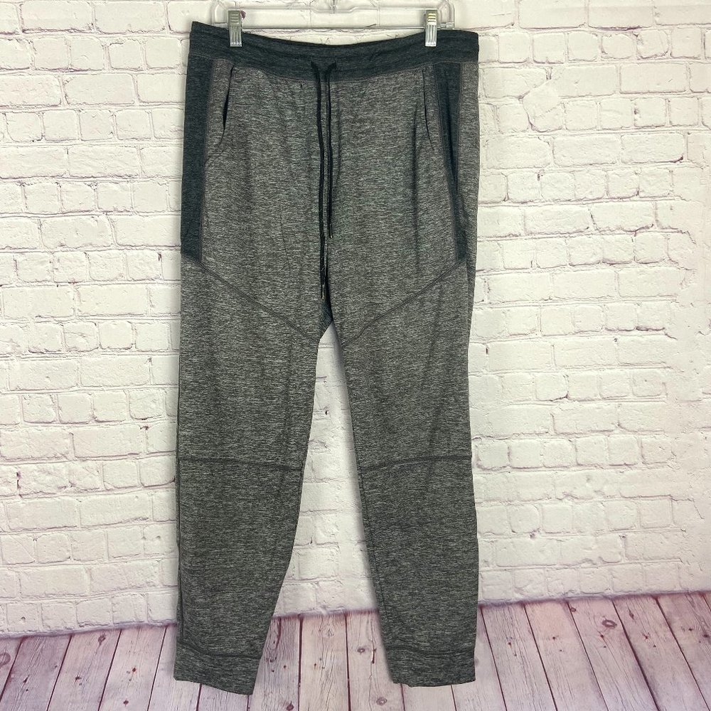 American Eagle Men's Gray and Black Joggers Sweatpants. Size: Medium